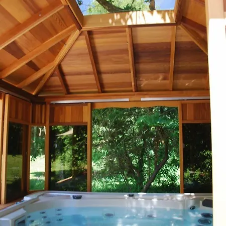 Chateau De Montcaud Otel 5*