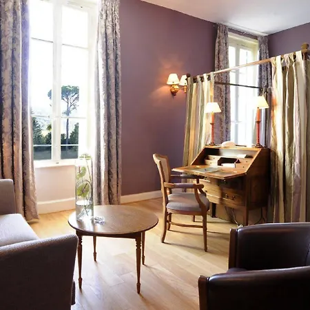 Chateau De Montcaud 5*