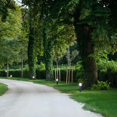 Chateau De Montcaud Hotel 5*