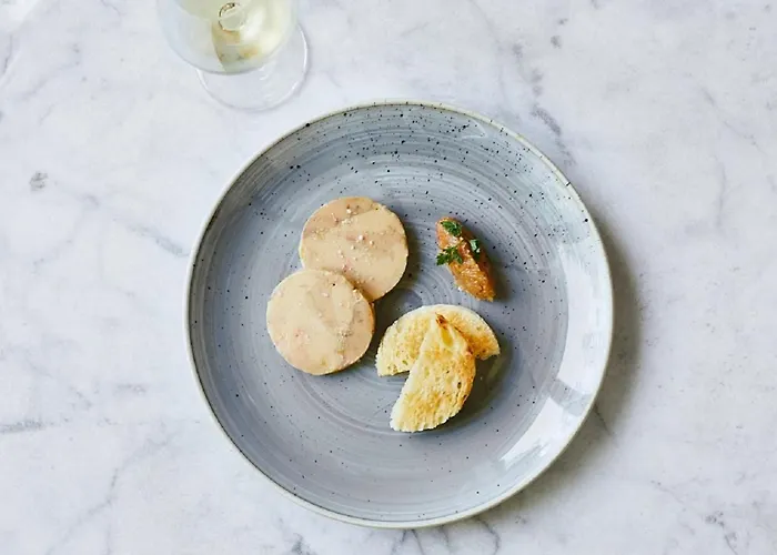 Château De Montcaud Hotel