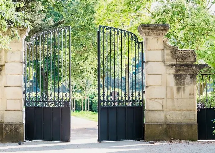 Hotel Château De Montcaud 5*