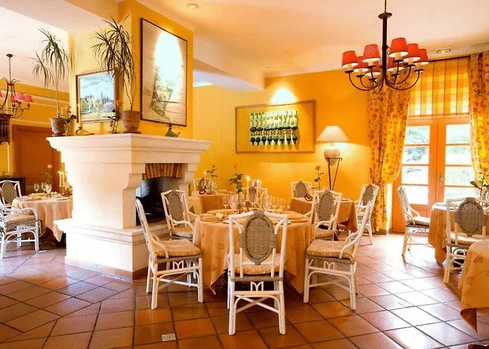 Château De Montcaud Hotel