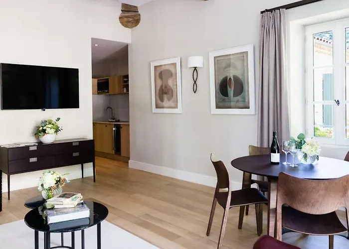 Château De Montcaud 5* Sabran