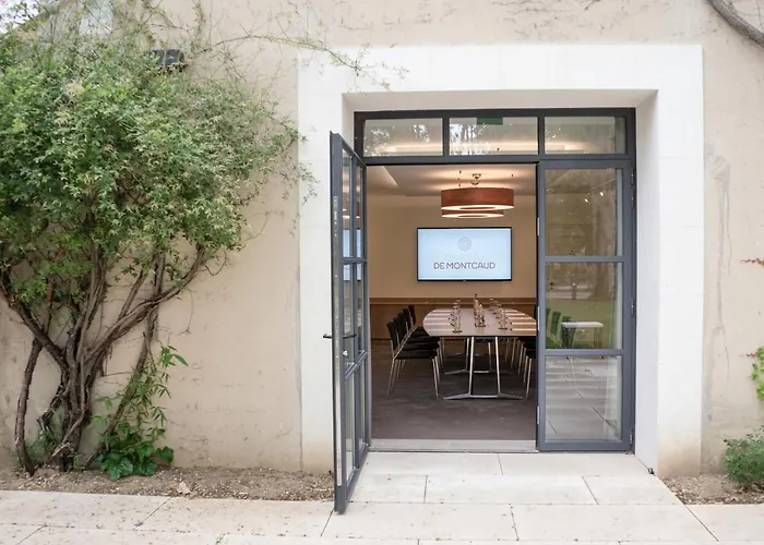 Château De Montcaud 5*